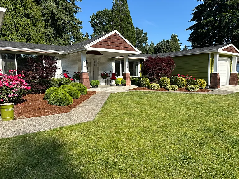 808 NE Garrison St — Photo 1
