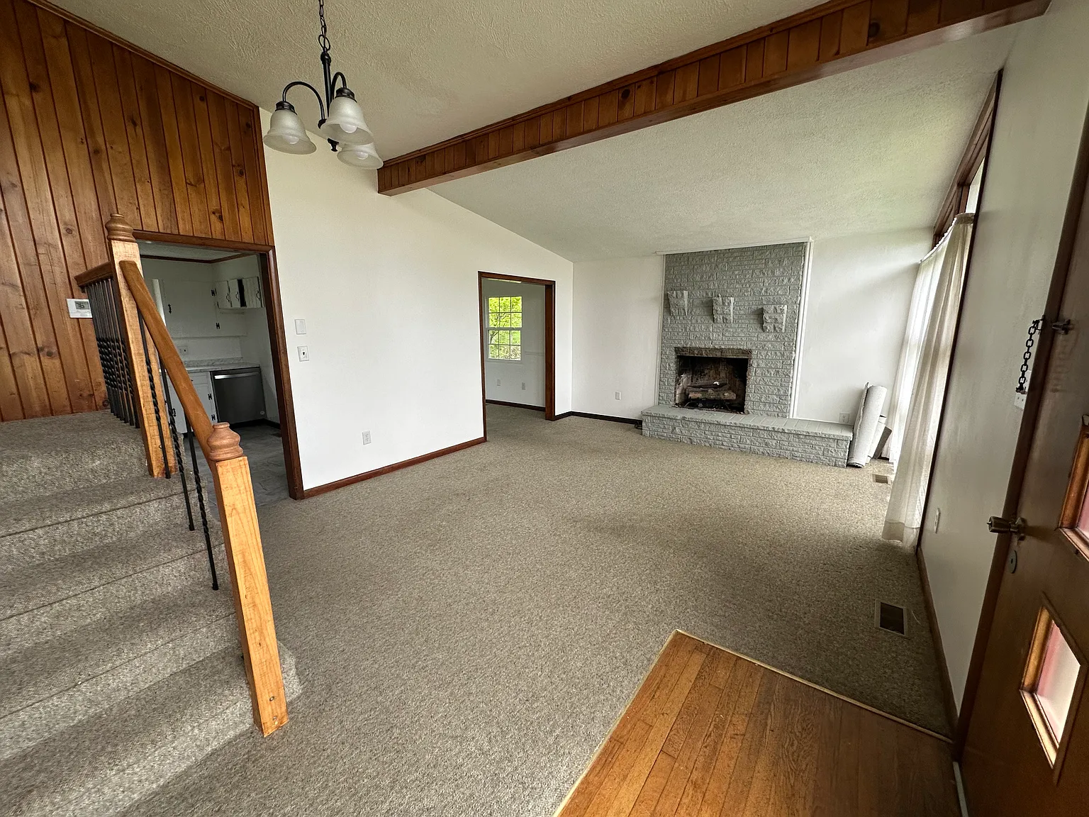 108 Dale Pl — Photo 2