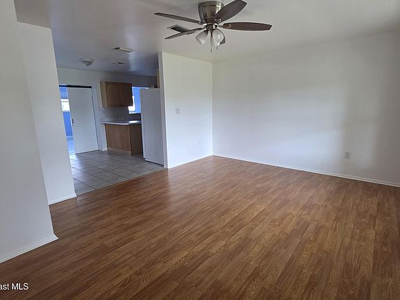 5th image of 854 Iroquois Ave