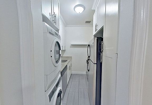 5th image of 113 Elizabeth St APT 2B