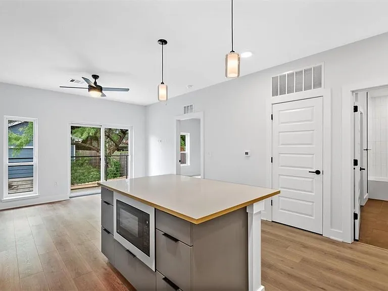 2220 Webberville Rd #318 — Photo 7