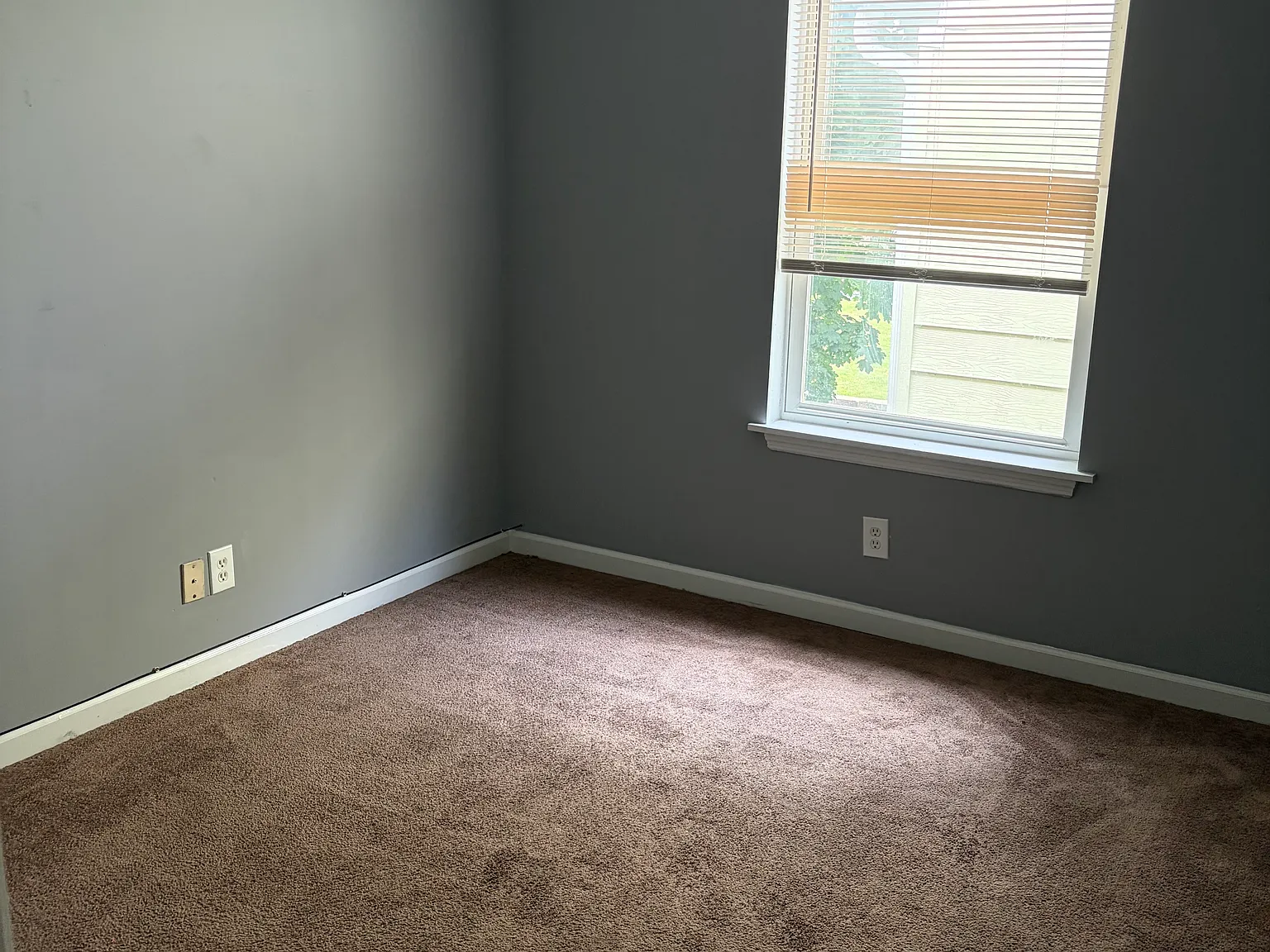 3 bed, 2318 sqft, $2,500 — Photo 4