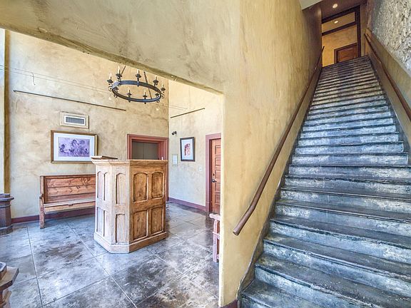 3rd image of 212 Losoya St