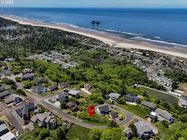 N Slope Way, Rockaway Beach, OR 97136
