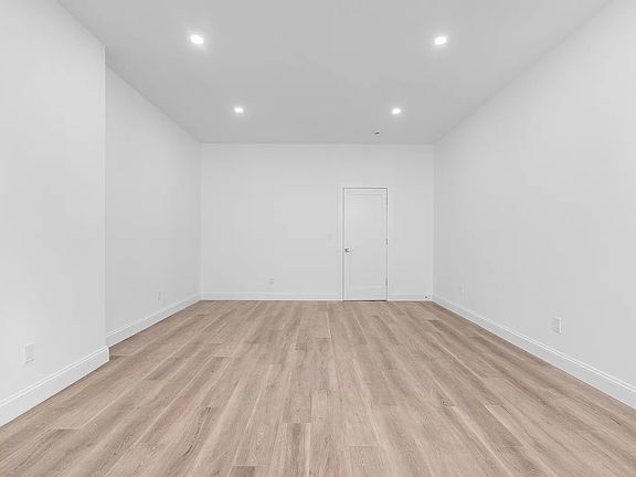 4th image of 352 W 56th St APT 2A