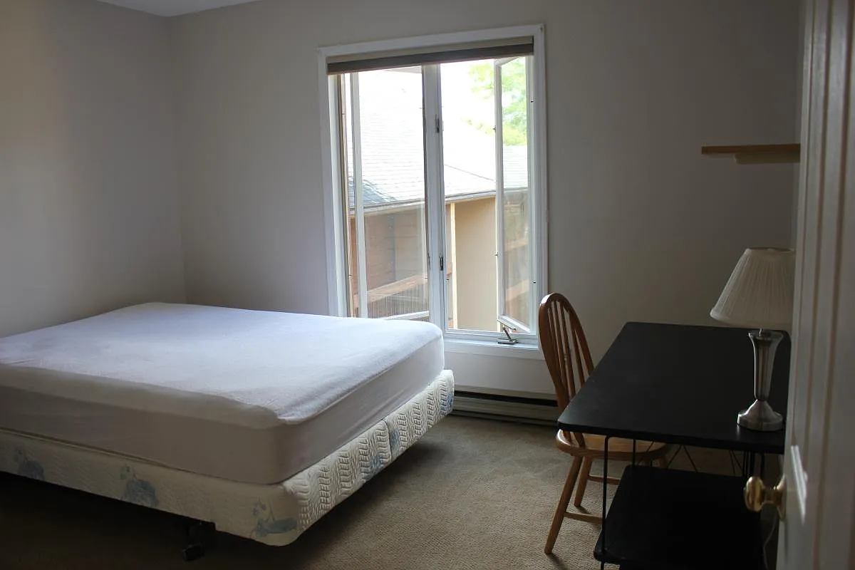 3 bed, 873 sqft, $3,000 — Photo 3