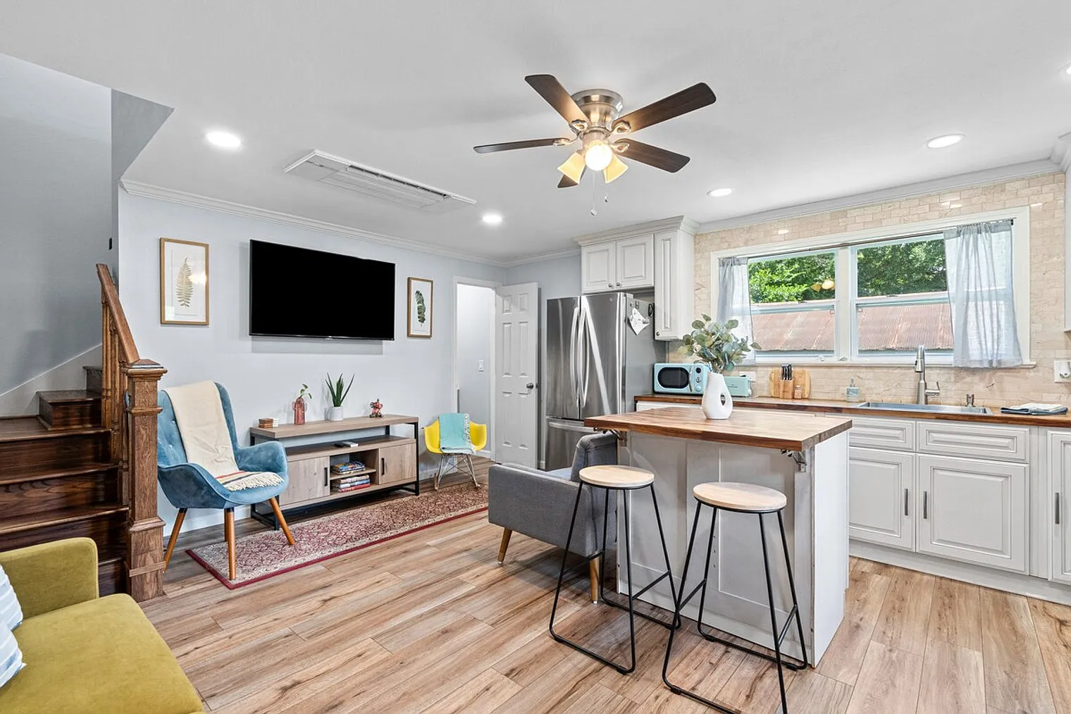 1 bed, 1.0 bath, 742 sqft, $2,613 — Photo 2