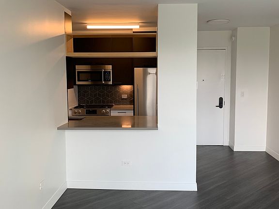 3rd image of 250 E Houston St APT 3F