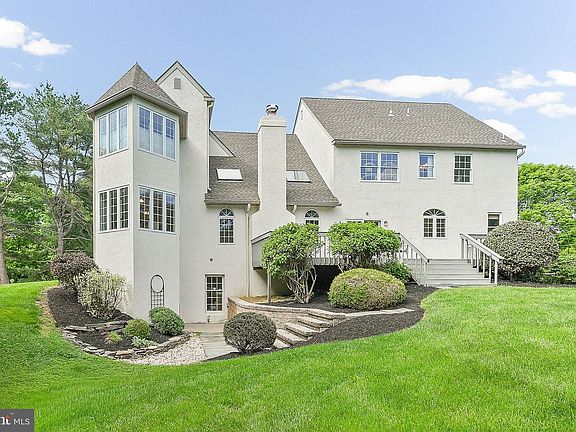2nd image of 286 Hickory Dr