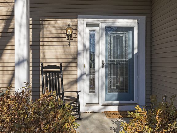 4th image of 947 Moonlight Dr