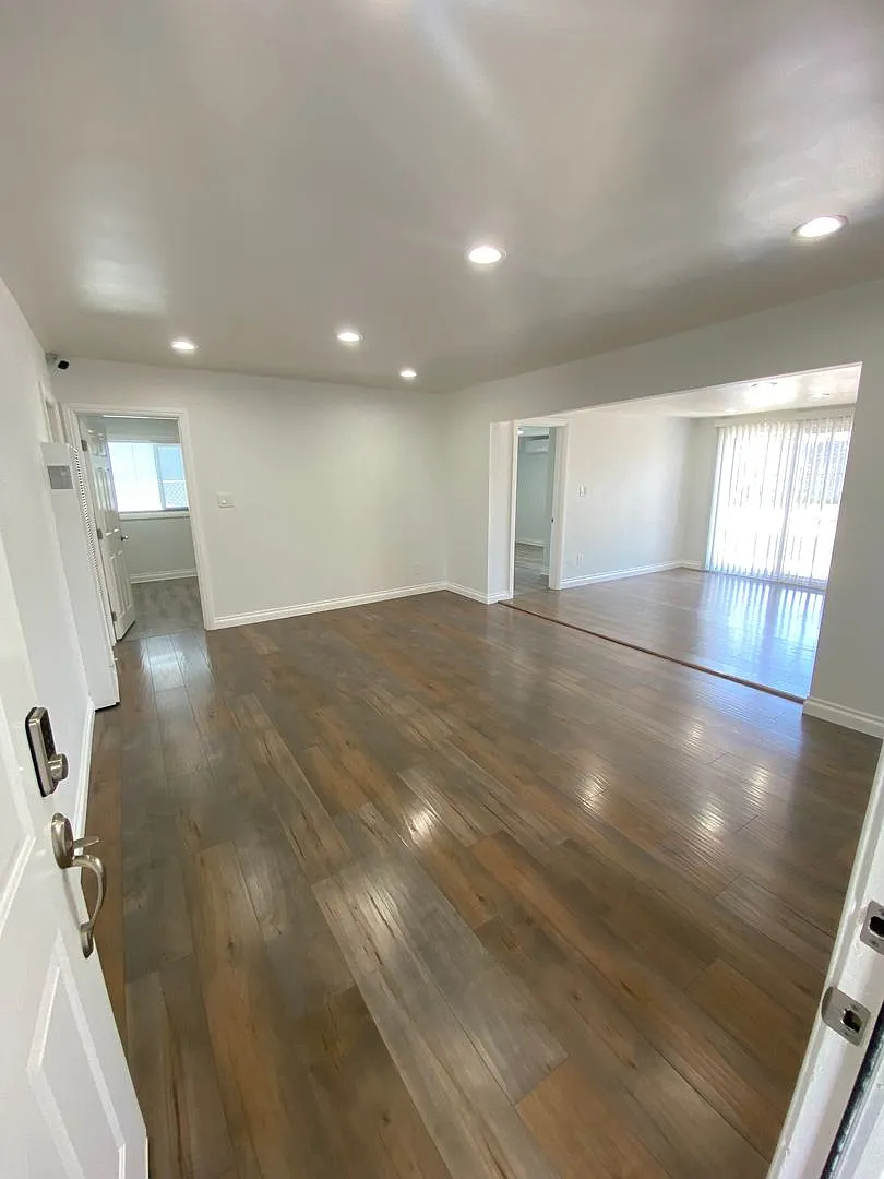 Remodeled 4 Bedroom Norwalk House For Rent with AC! — Photo 4