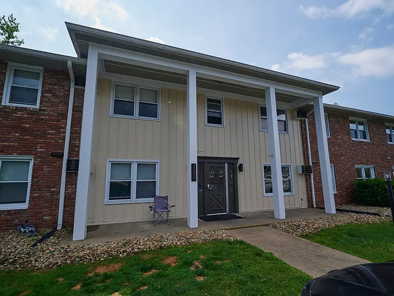 Slate Creek Apartments & Townhomes — Photo 16