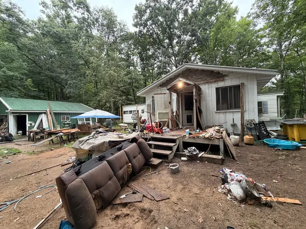 945 W May St, White Cloud, MI 49349