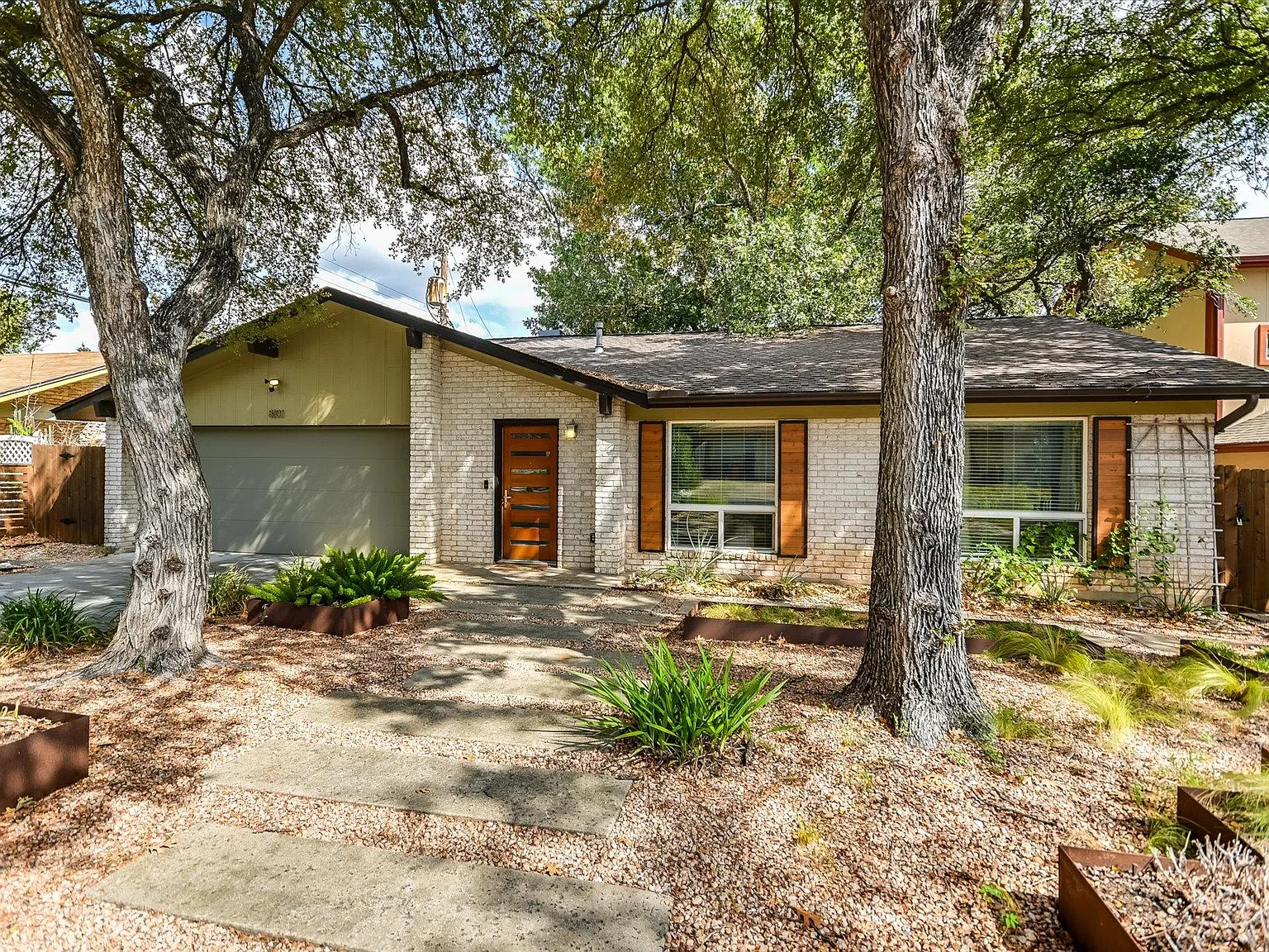 3 bed, 2.0 bath, 1485 sqft, $3,300 — Photo 1