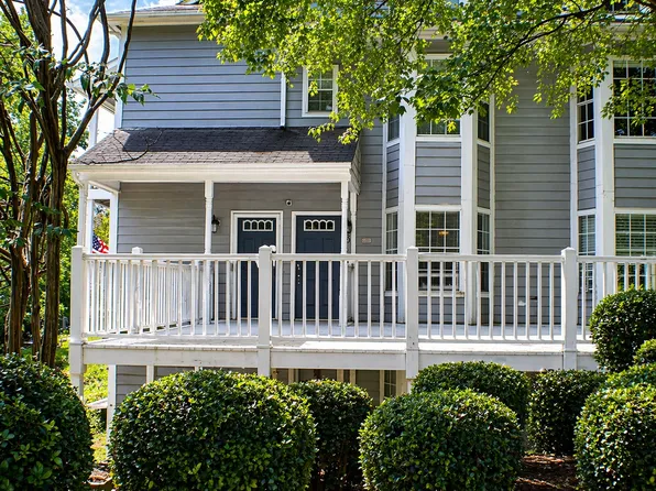 6039 Treetop Ct, Charlotte, NC 28212