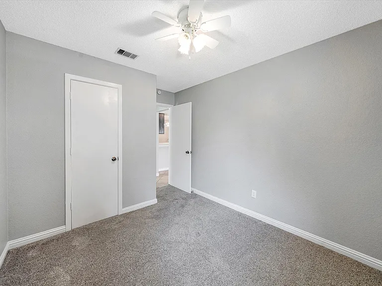 16906 Pocono Dr — Photo 35