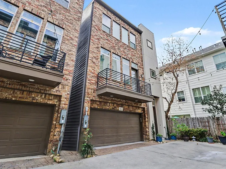 715 Hartman St — Photo 2