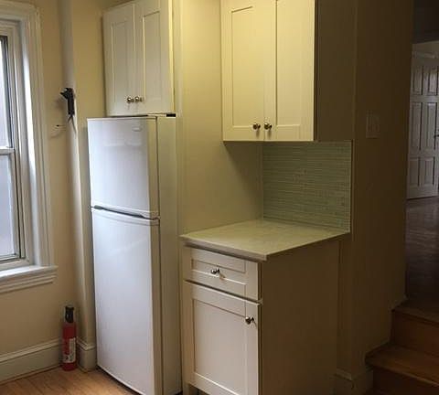 5th image of 2441 Fairmount Ave #B