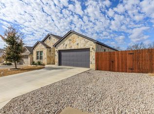 121 Riley Ln, Fredericksburg, TX 78624