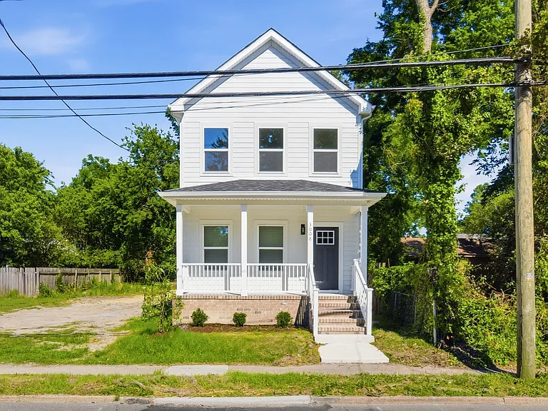Tidewater Dr — Photo 1