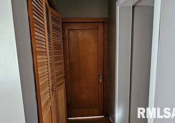 3rd image of 307 E Illinois St