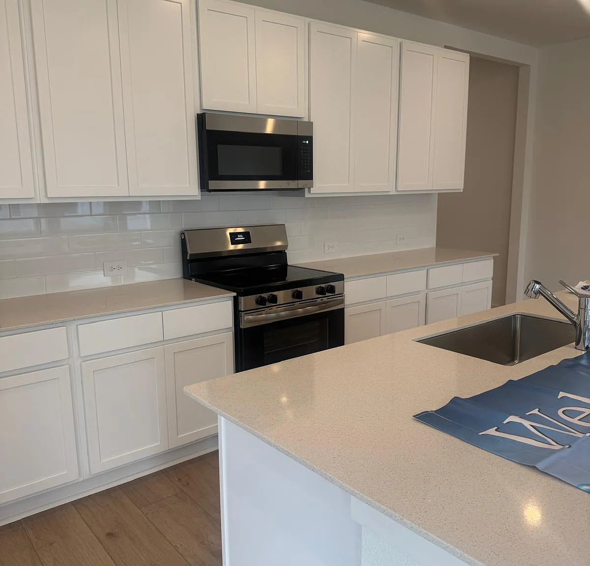 3 bed, 2366 sqft, $2,600 — Photo 4