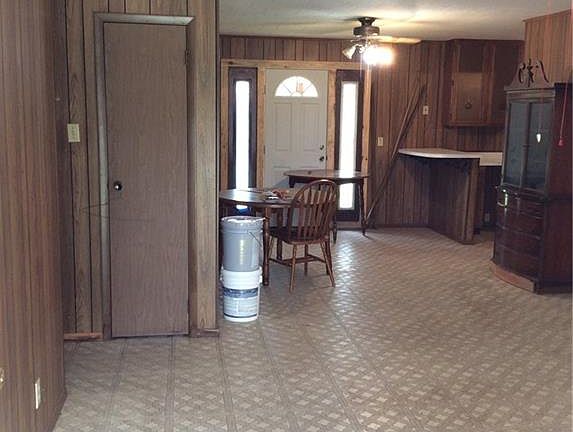 4th image of 410 W Broadway St