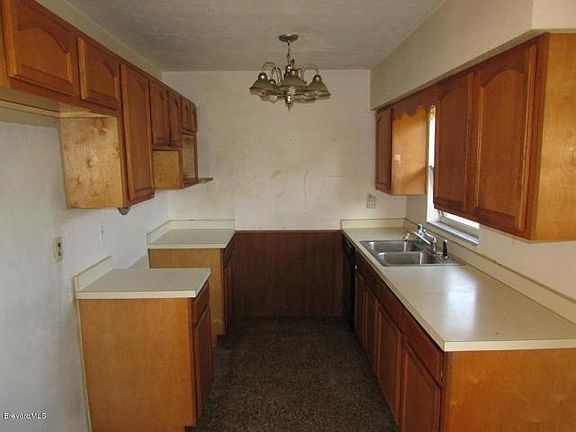 3rd image of 2835 Gregary Ave