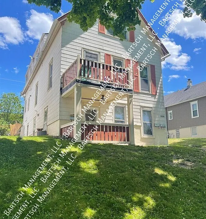 2434 N Bartlett Ave