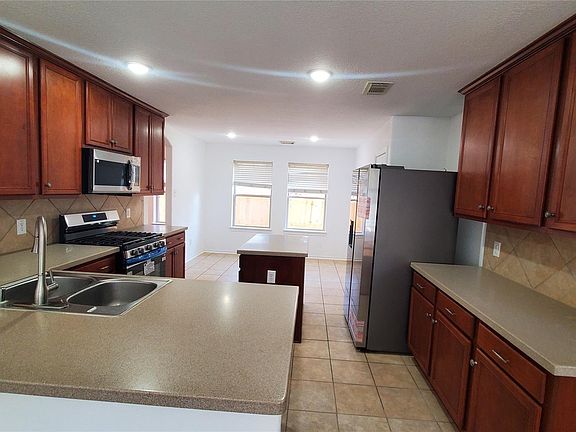 2nd image of 2814 Silver Point Ln