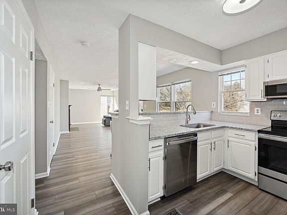 4th image of 4 White Willow Ct