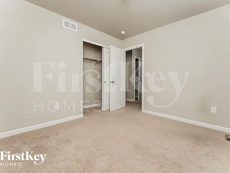 1902 Villageview Ln — Photo 14
