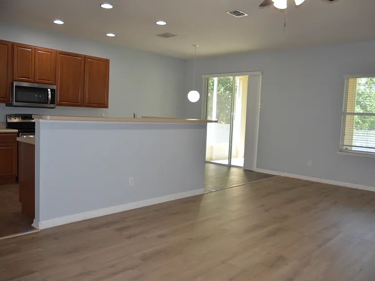 1569 Rosedowne Way — Photo 4