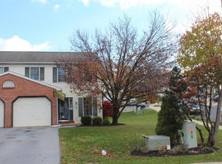 439 Crosswinds Dr, Lititz, PA 17543