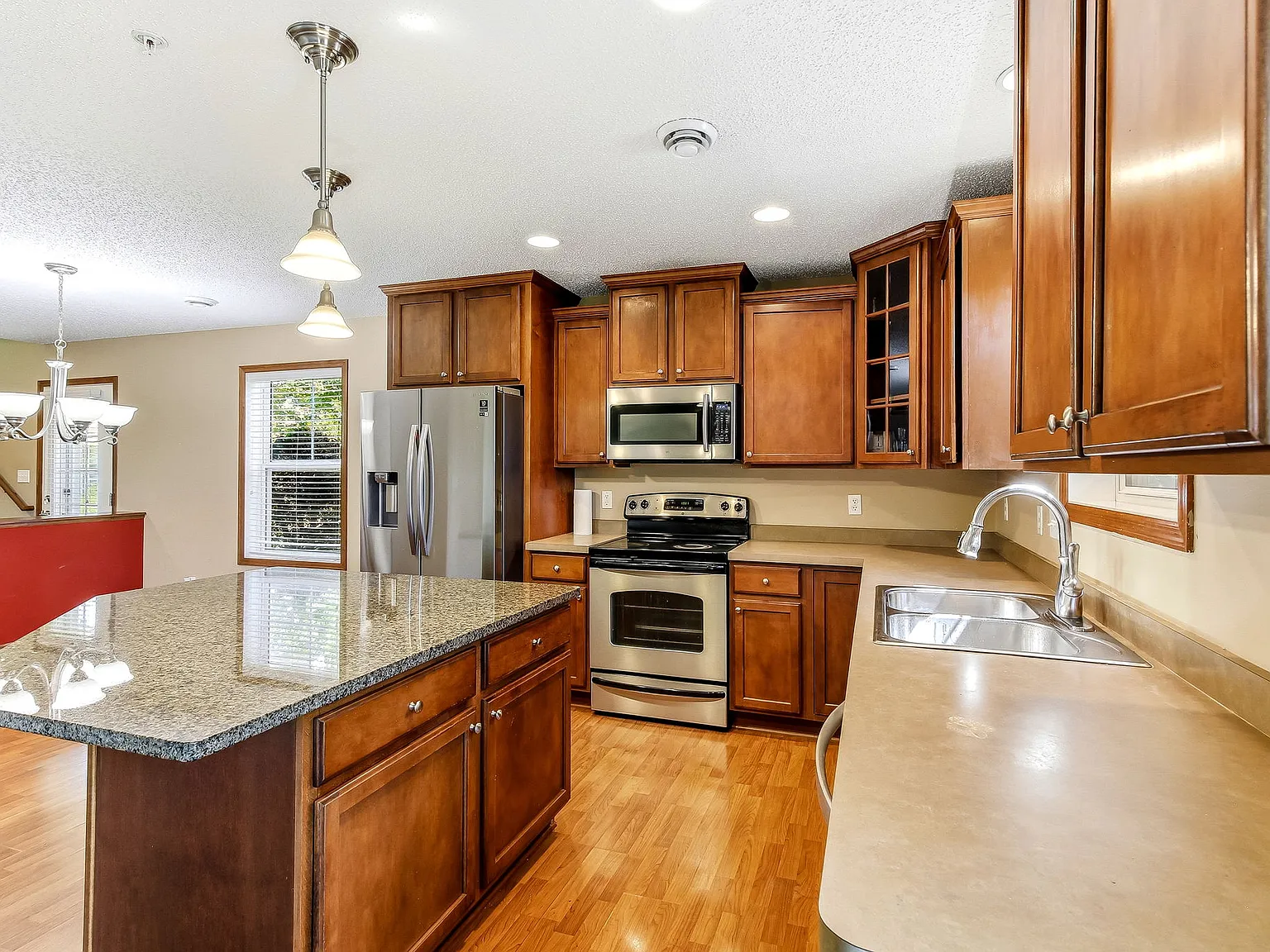 3 bed, 2.5 bath, 1911 sqft, $2,500 — Photo 1
