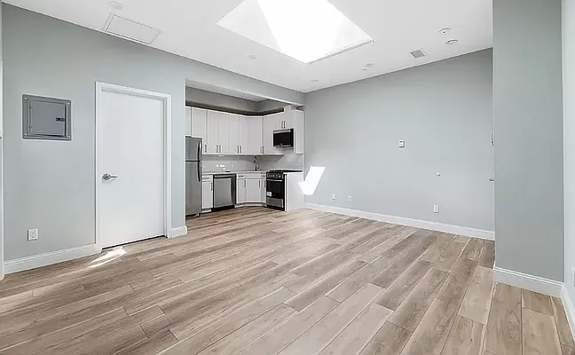Rented by Bond New York | media 9