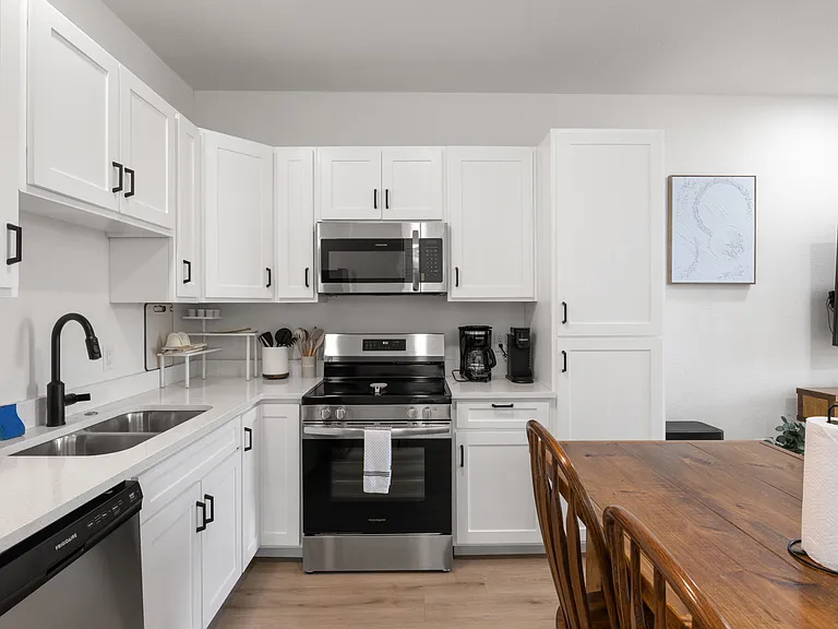 1012 Denver Blvd — Photo 3