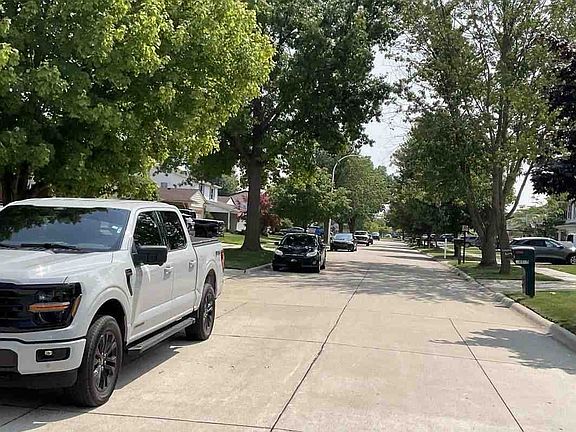 4th image of 24705 Colonial Dr