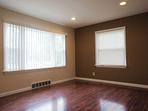 2nd image of 924 Ohlman Ave