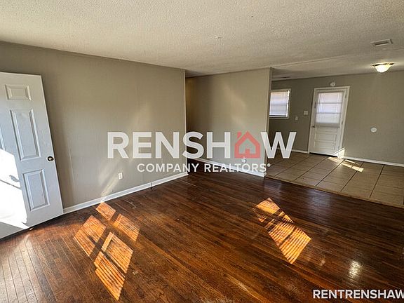 3rd image of 321 Navy Dr