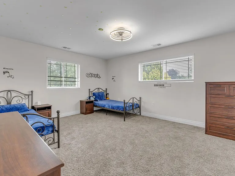 5977 Nightingale St — Photo 15