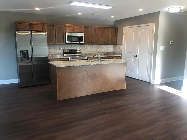 3317 Lyle Ave — Photo 10