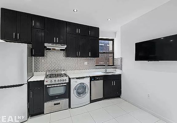2nd image of 6 W 108th St #19
