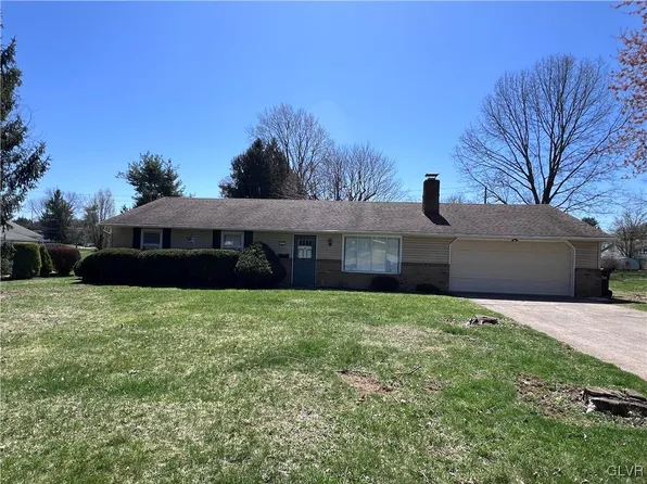 5455 Colony Dr E, Bethlehem, PA 18017