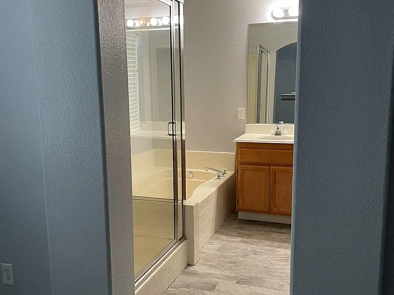 32808 Caserta Dr — Photo 10