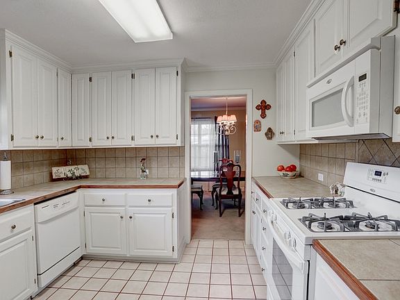 3rd image of 202 Creole Ln