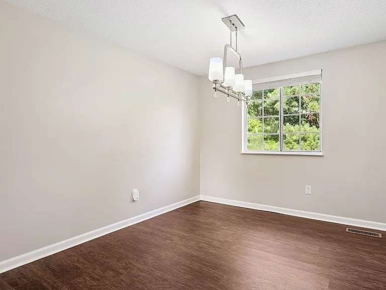 2421 Camellia Dr — Photo 15