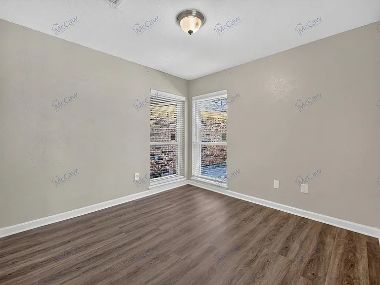 5708 Stone Dr — Photo 12
