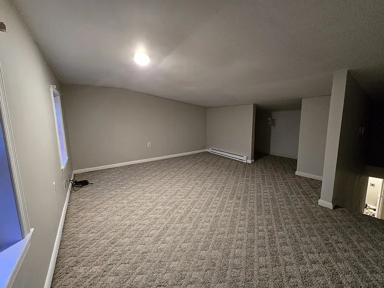 210 Oak St — Photo 4