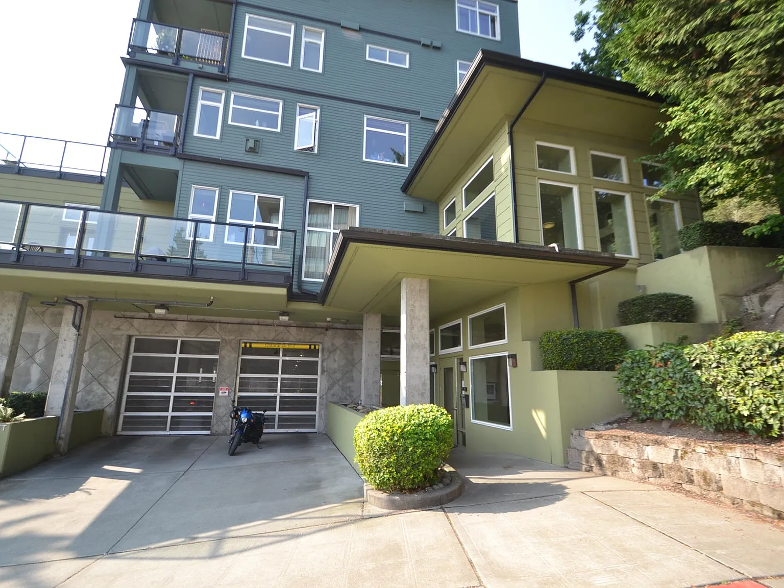 2 bed, 901 sqft, $3,490 — Photo 2
